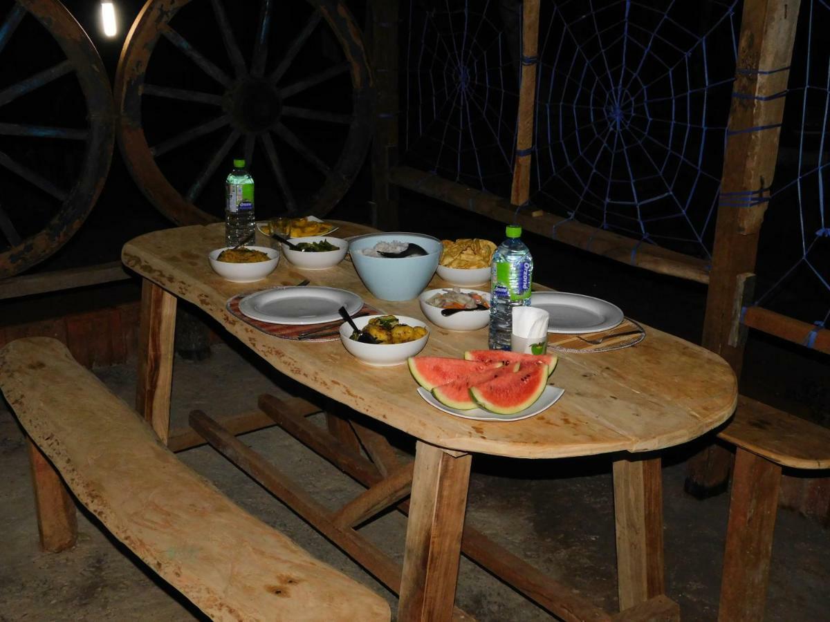 Ferienwohnung Yala Avian Eye Safari Buttala Exterior foto